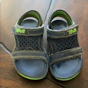 Teva Sandler’s boys size 6